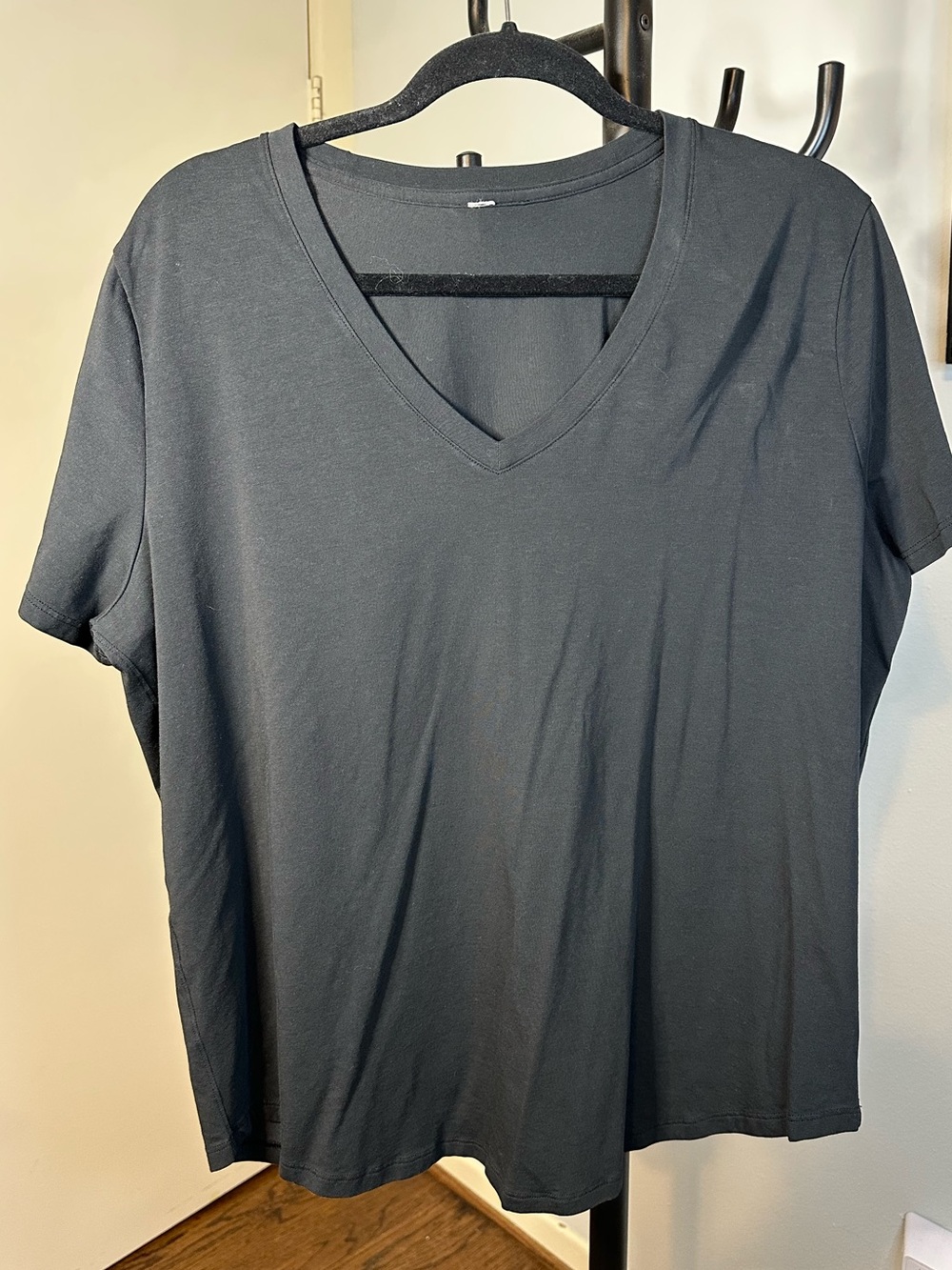 Lululemon Love V-Neck Tee-Shirt